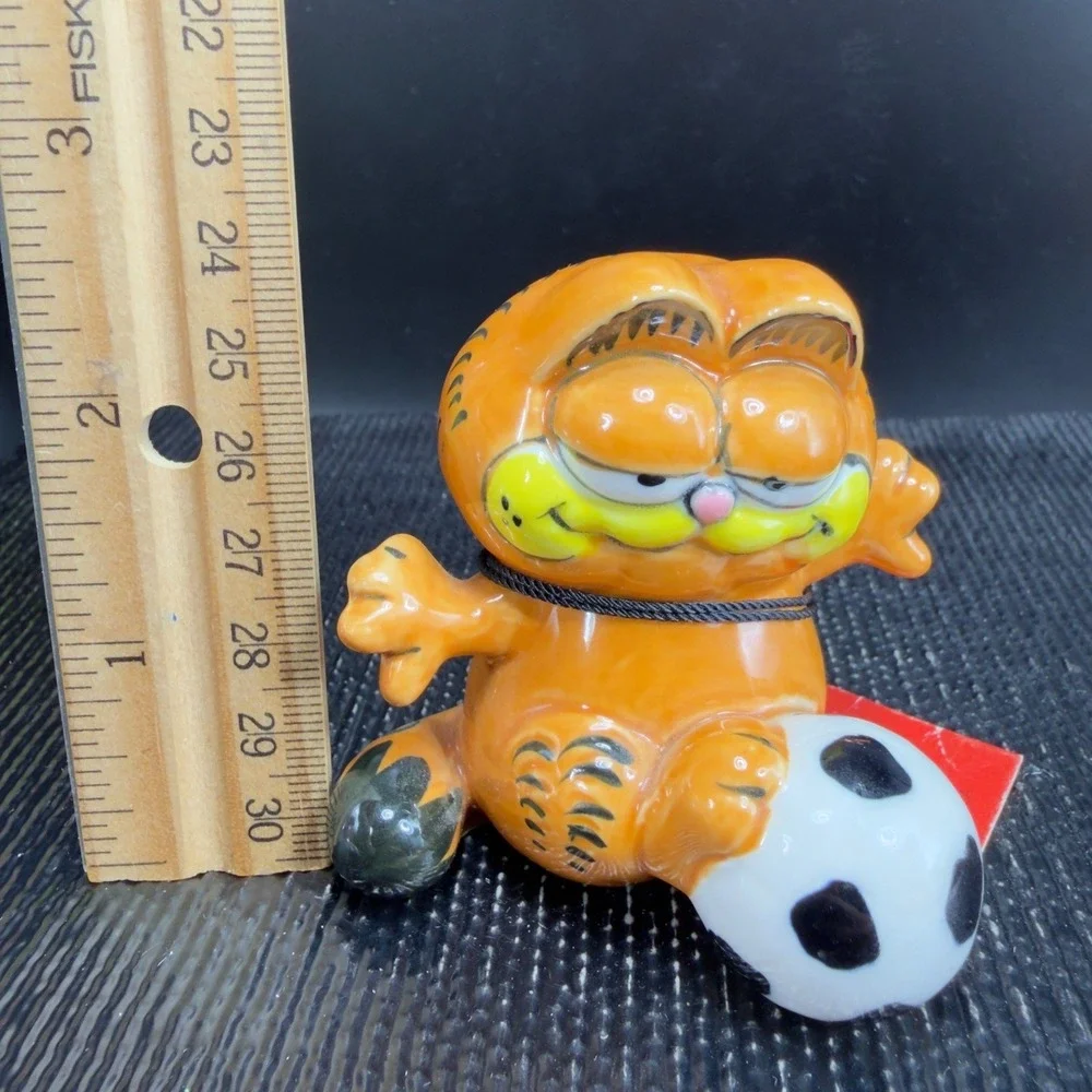 Vintage Garfield Soccer Ball Ceramic‎ Figurine Enesco 1978 Korea Orange Cat VTG